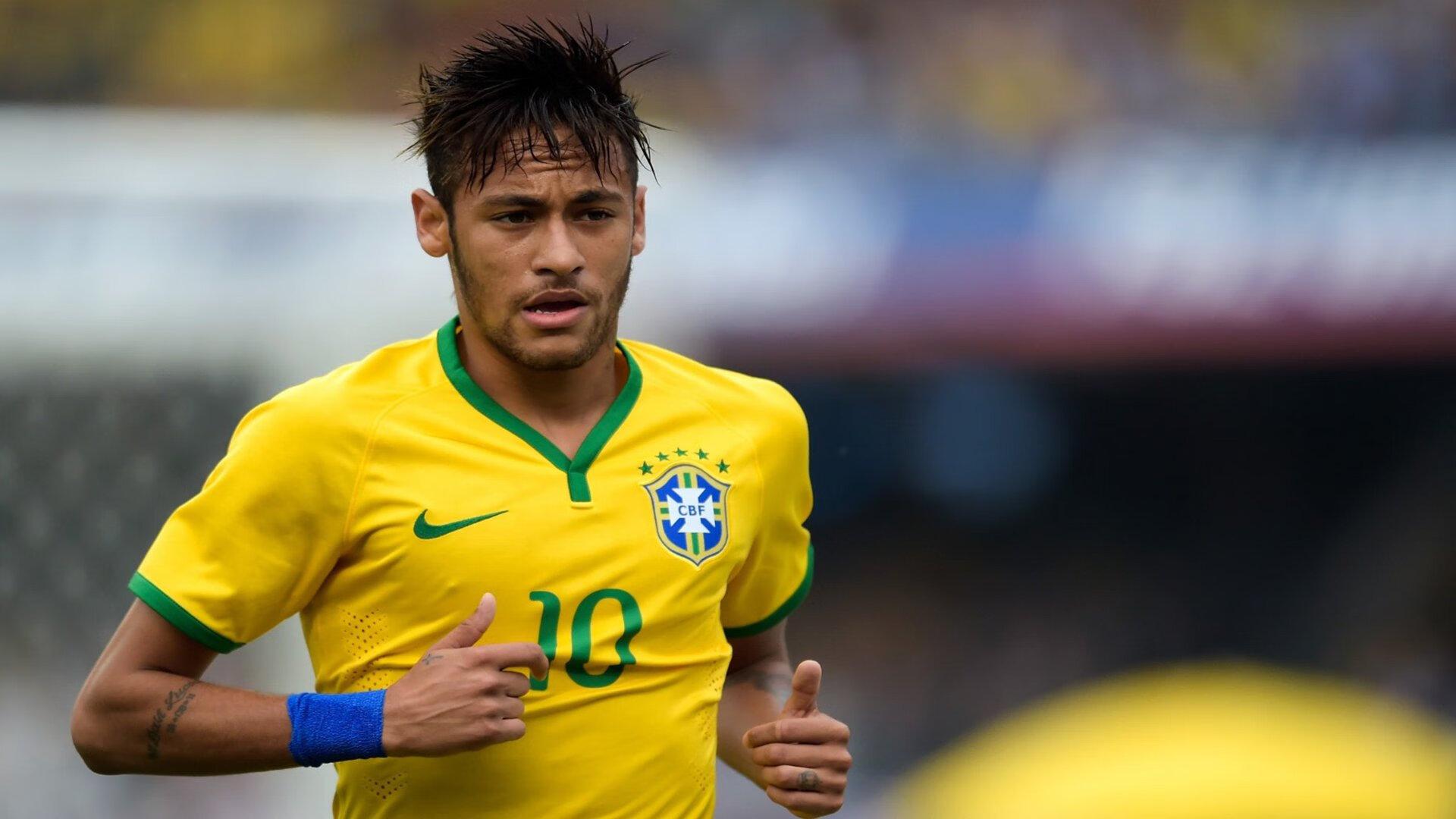 希勒点出曼城争冠隐忧,哈兰德保障火力,褪色防线成卫冕绊脚石