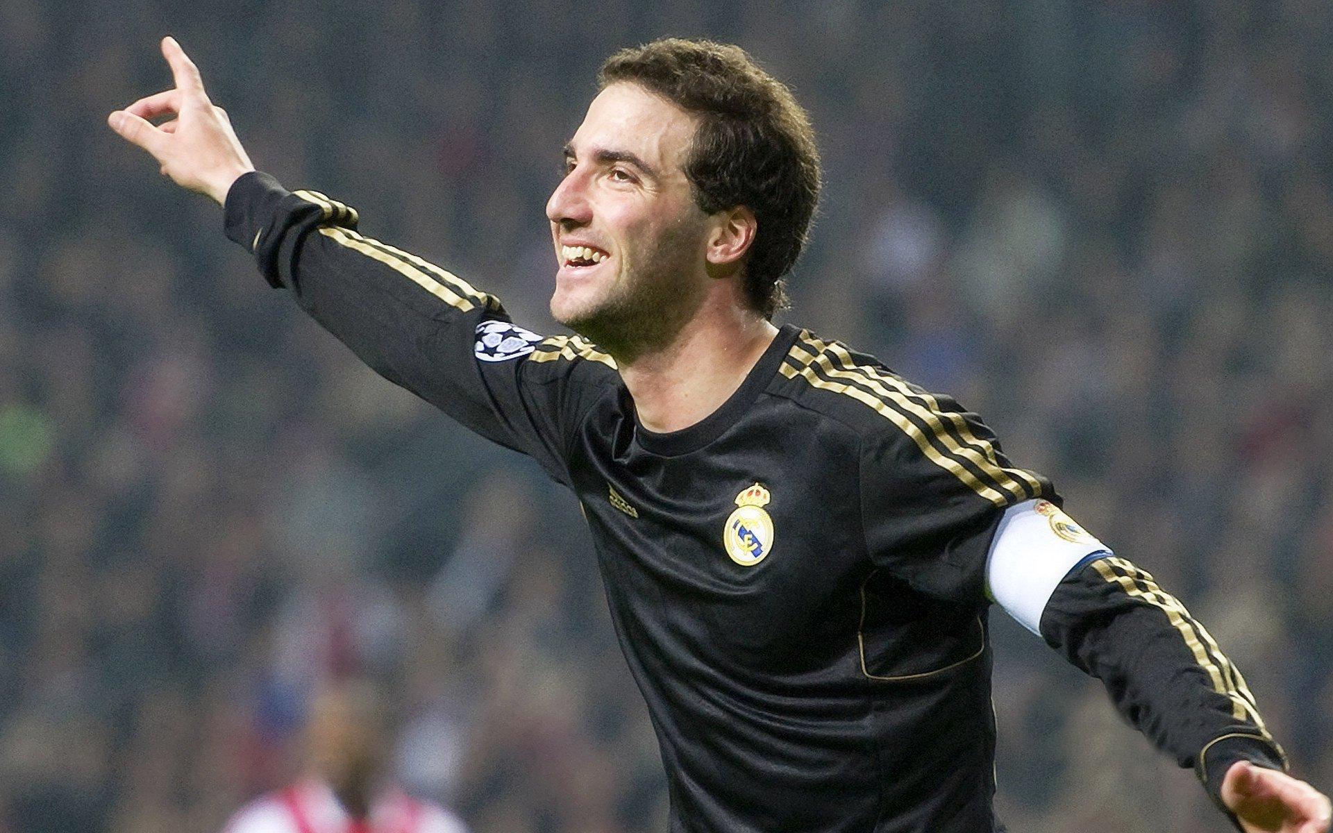 看台视角，当孙兴慜的任意球划破天际，球迷在惊呼前已预感奇迹